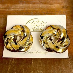 NWOT Vintage Park Lane Pierced Tri-Loop Studs